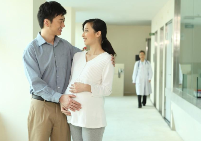 同房后倒立能助孕?更靠谱方法来了:夫妻这样做,可能一晚就当妈