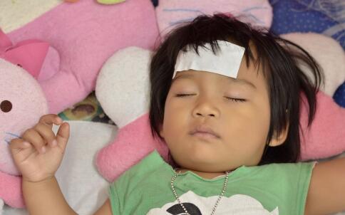 小孩子发烧怎么办 6个物理降温方法