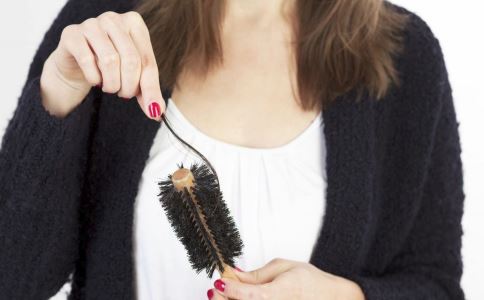脱发成烦恼 女性脱发的原因及改善方法