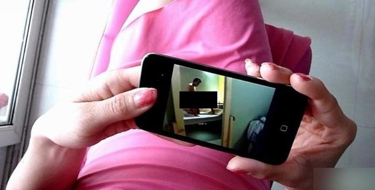 女人看A片看什么 视频男人用手摸女的下边动态图