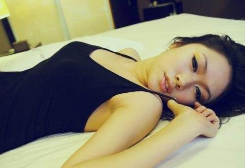 床上让男人爽死动作:女人床上做这动作男人会抓狂