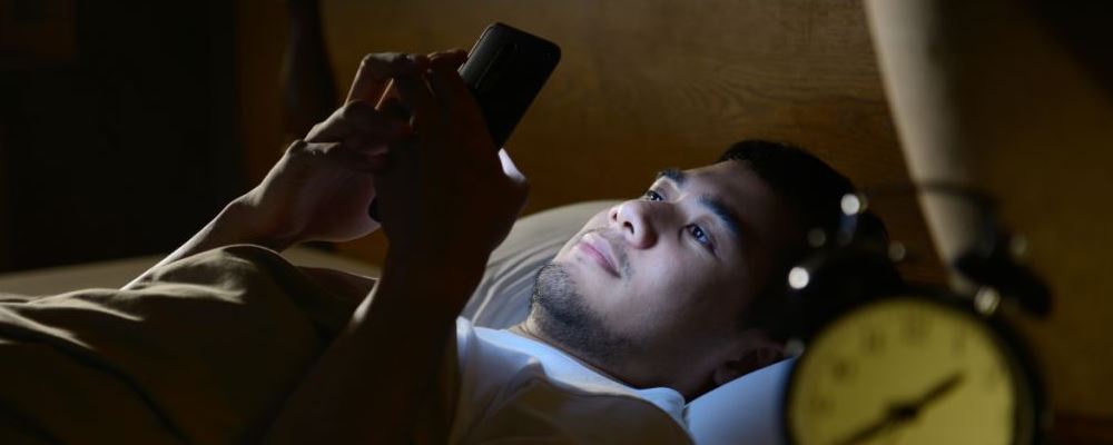 熬夜对身体有哪些伤害 熬夜可以吃什么