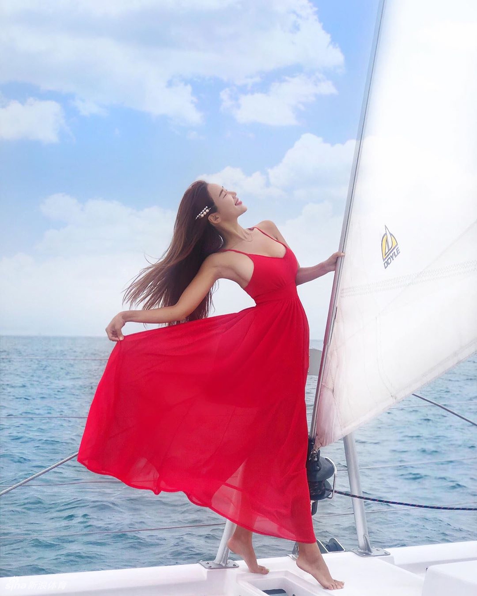 @anagram 是一位来自韩国的长跑美女，长期锻炼的身材凹凸有致，活力满满太美了！