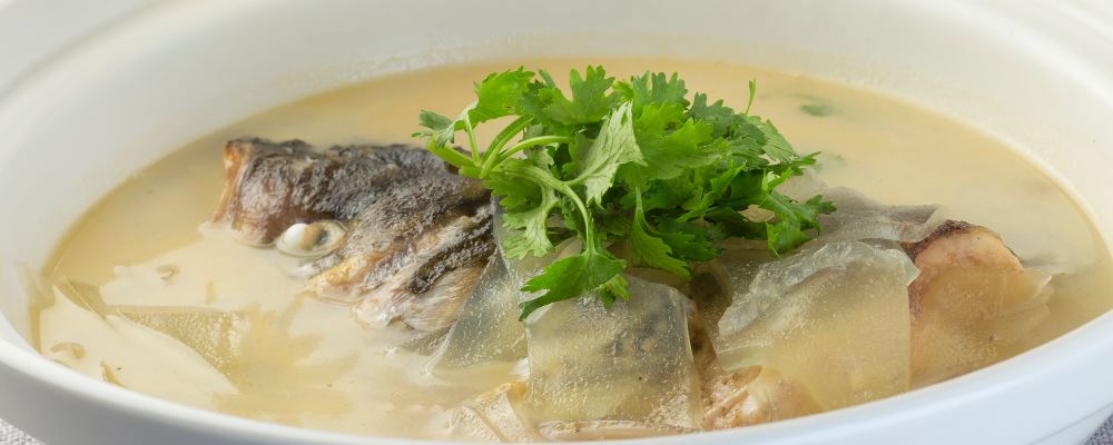 女白领发量剩3成 吃什么食物可以预防脱发