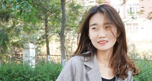爸爸无意看到女儿“夹腿”,无知的爸爸一句话,直接影响孩子一生