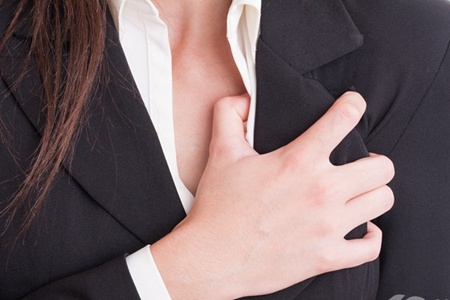 乳房癌症六个的早期信号 女生自查发现能救命