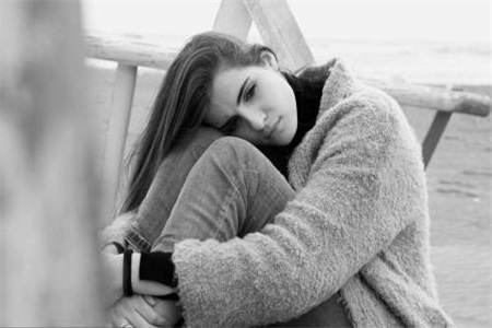 抑郁症的表现症状 女性产后患上了抑郁症及时护理才可治愈