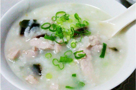 养胃皮蛋瘦肉粥的正宗做法,大厨的诀窍做出浓稠好粥
