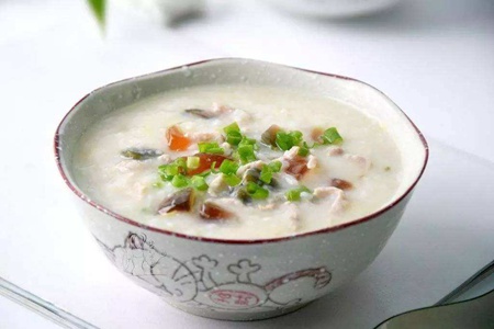 养胃皮蛋瘦肉粥的正宗做法,大厨的诀窍做出浓稠好粥