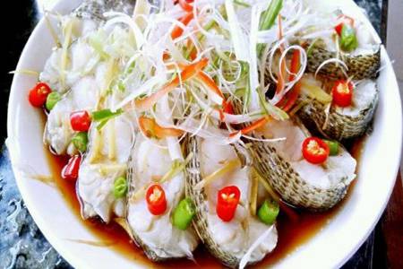 清蒸鲈鱼的做法,宝宝辅食添加这样做方便又营养