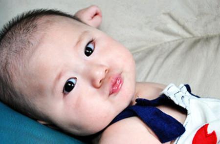 初乳来的早是不是怀的就是男孩子了？生男孩女孩看什么？