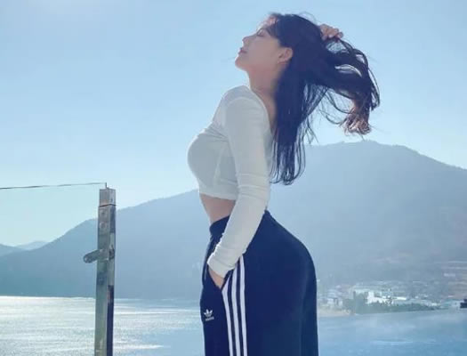 韩国美女模特金雅珠：ins金雅珠健身及私房照