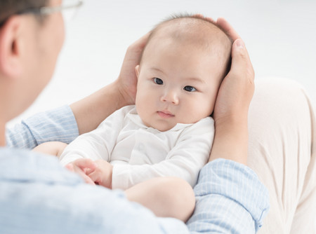 清理宝宝鼻屎小妙招