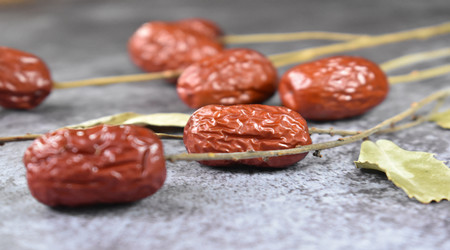 红枣丰胸的食谱有哪些？如何吃红枣有效丰胸？