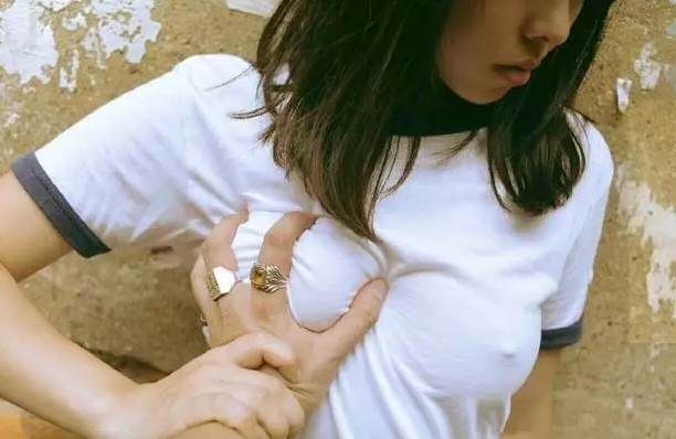 女上男下吸奶动态图