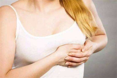 女性孕期涨奶、乳房肿胀要注意 不然宝宝会没奶喝