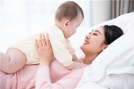 母乳性腹泻可以添加辅食吗
