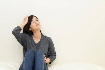 抑郁症的八个前兆,失眠悲观抑郁症状中招快治疗