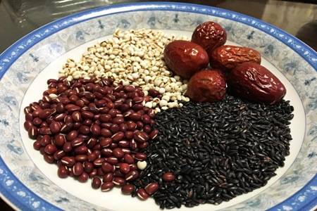 红豆清热补血的六大功效,红豆作用多女生美容要多吃