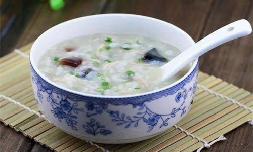 皮蛋瘦肉粥怎么做好吃？掌握这一诀窍做出正宗口味不腥