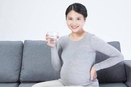 孕期白带像水一样流出来是怎么回事