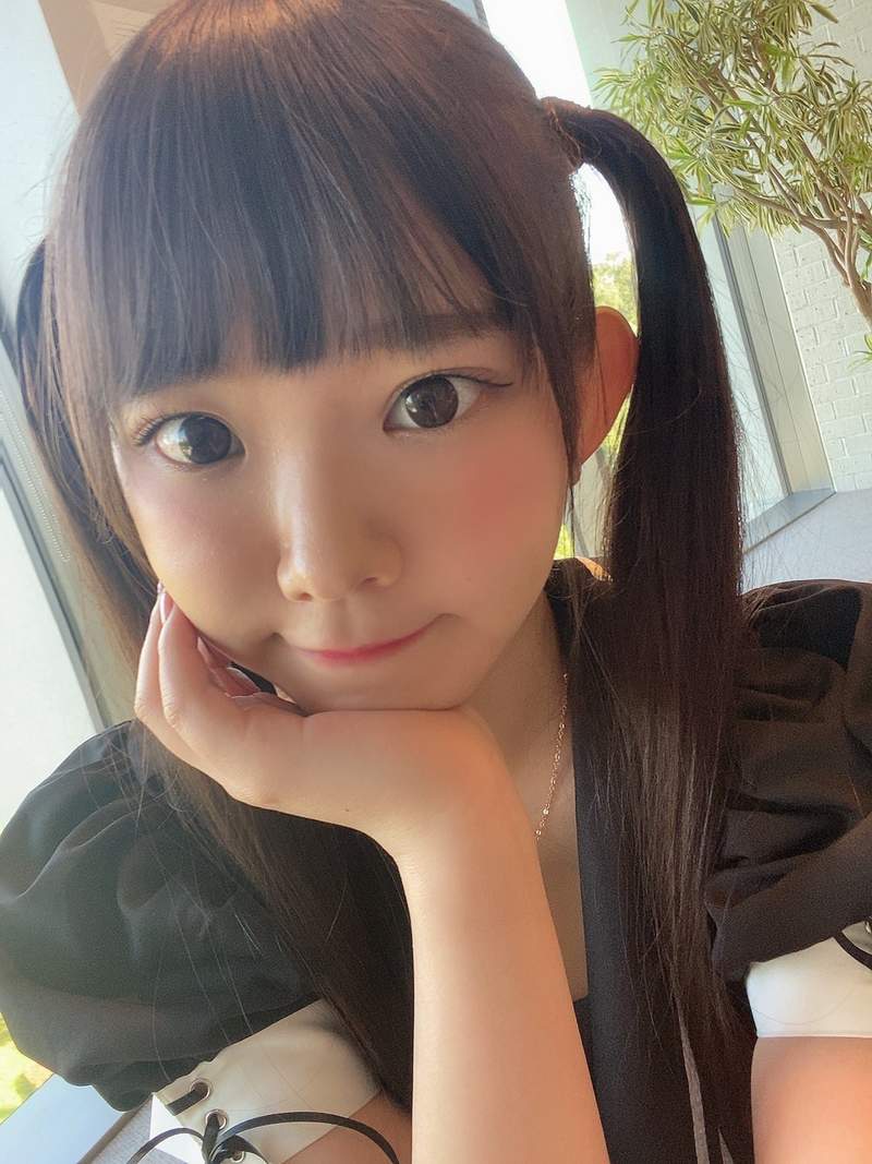 另外当上斜背乳女子会害羞，斜背乳女子是指女生背个小包包，背带从乳沟斜斜的横跨过去这种，会因为挤压让胸部(乳沟)的形状很明显，比起泡温泉时的视线感，斜背乳女子走在街上更容易被人行注目礼