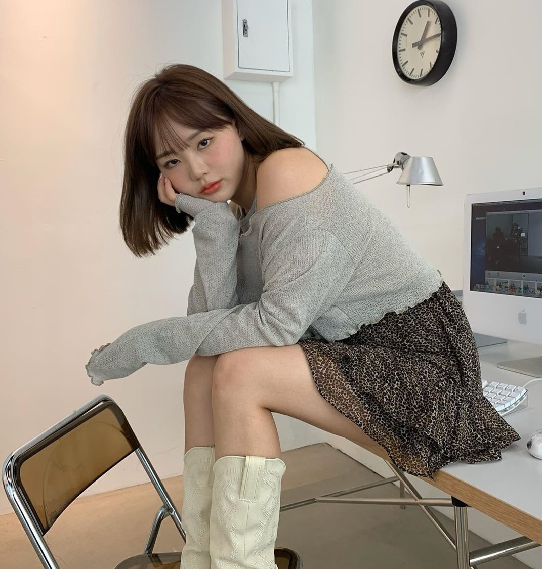 韩国合法萝莉「홍영기」稚嫩童颜宛如小学生 前凸后翘「丰满身材」肉感十足