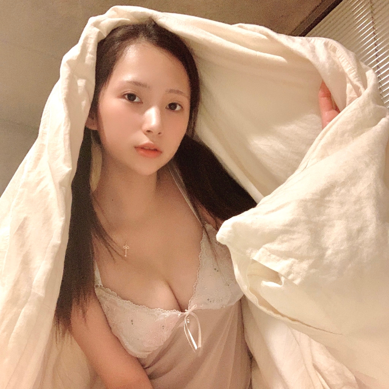 来自东京都的《街山美穗》有着微冷的大小姐气质