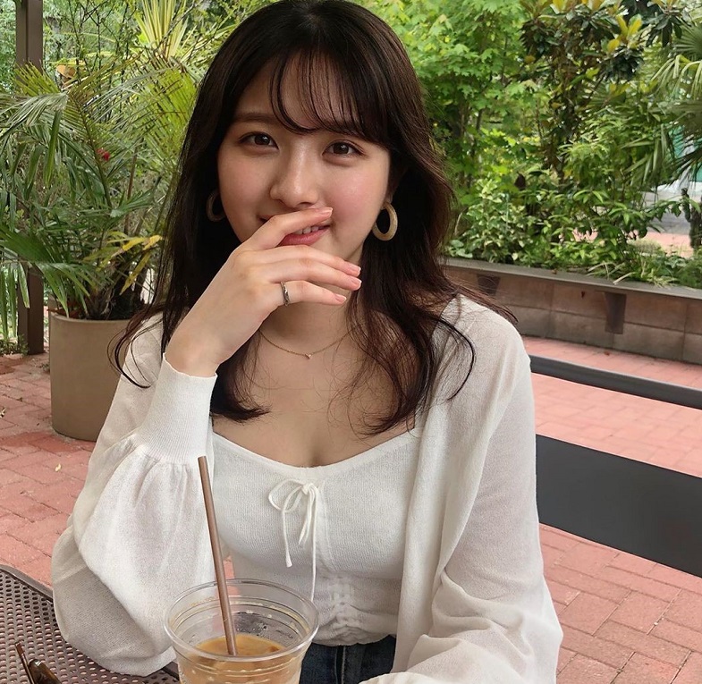 常常放出性感辣照的大和田南那，前些日子正逢万圣节，大和田南那为了应景，戴上猫耳化身肉感小猫咪求收养，露出楚楚可怜的眼神，外加前开大洞辣露「浑圆北半球」，让人看了瞬间变成猫奴啊！