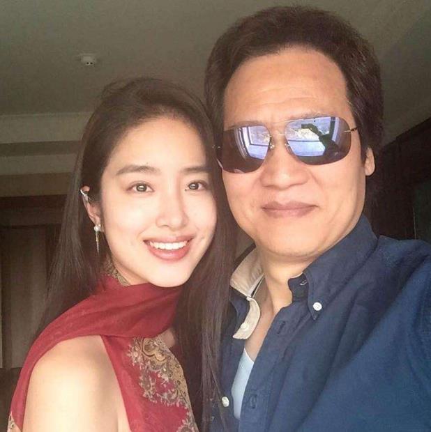 陈金飞的强大背景大家都知道，如今成了杨采钰的老公必定会对杨采钰的事业有所帮助，和陈金飞在一起杨采钰肯定是有自己的想法的，就算不理解也还是尊重。下面带大家了解一下杨采钰的基本情况和个人经历。