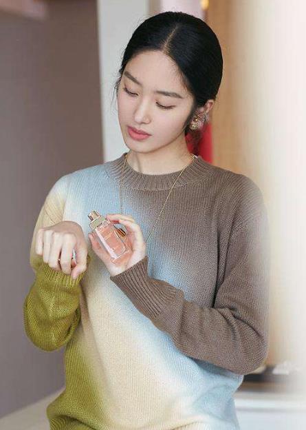 杨采钰个人写真照
