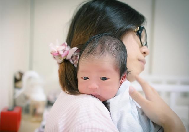 刚满月宝宝的＂喂养护理＂攻略,新手爸妈收藏，一文解决常见难题