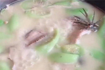 产后适合下奶的家常食谱推荐