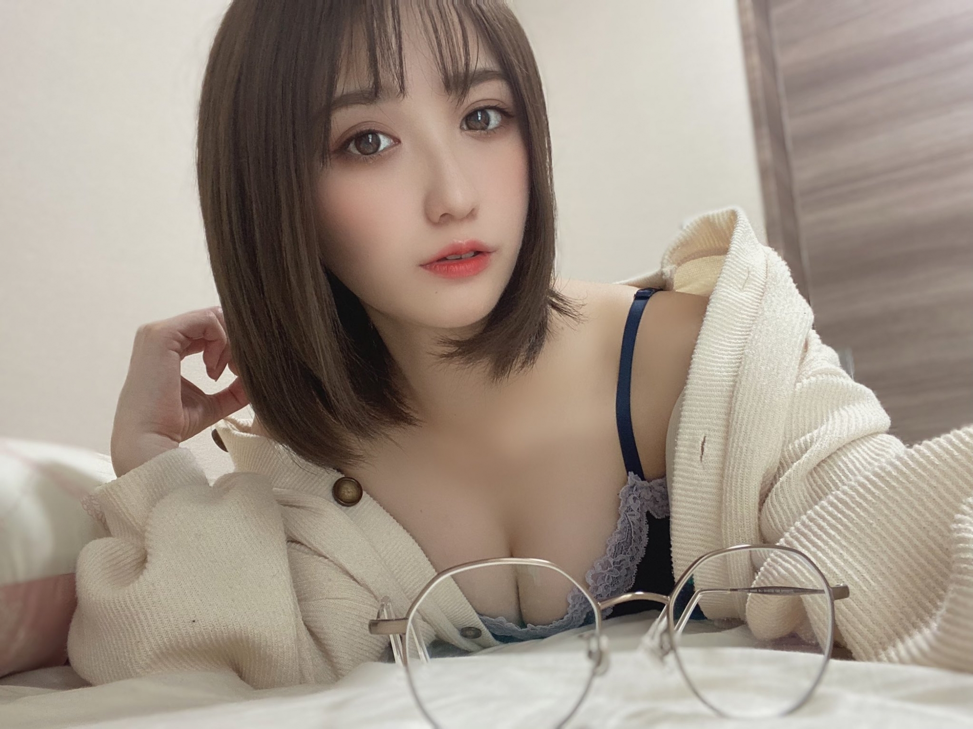 呆萌虎牙妹「伊藤爱真」疗愈笑容让人瞬间融化浑身散发「天使气息」甜度破表