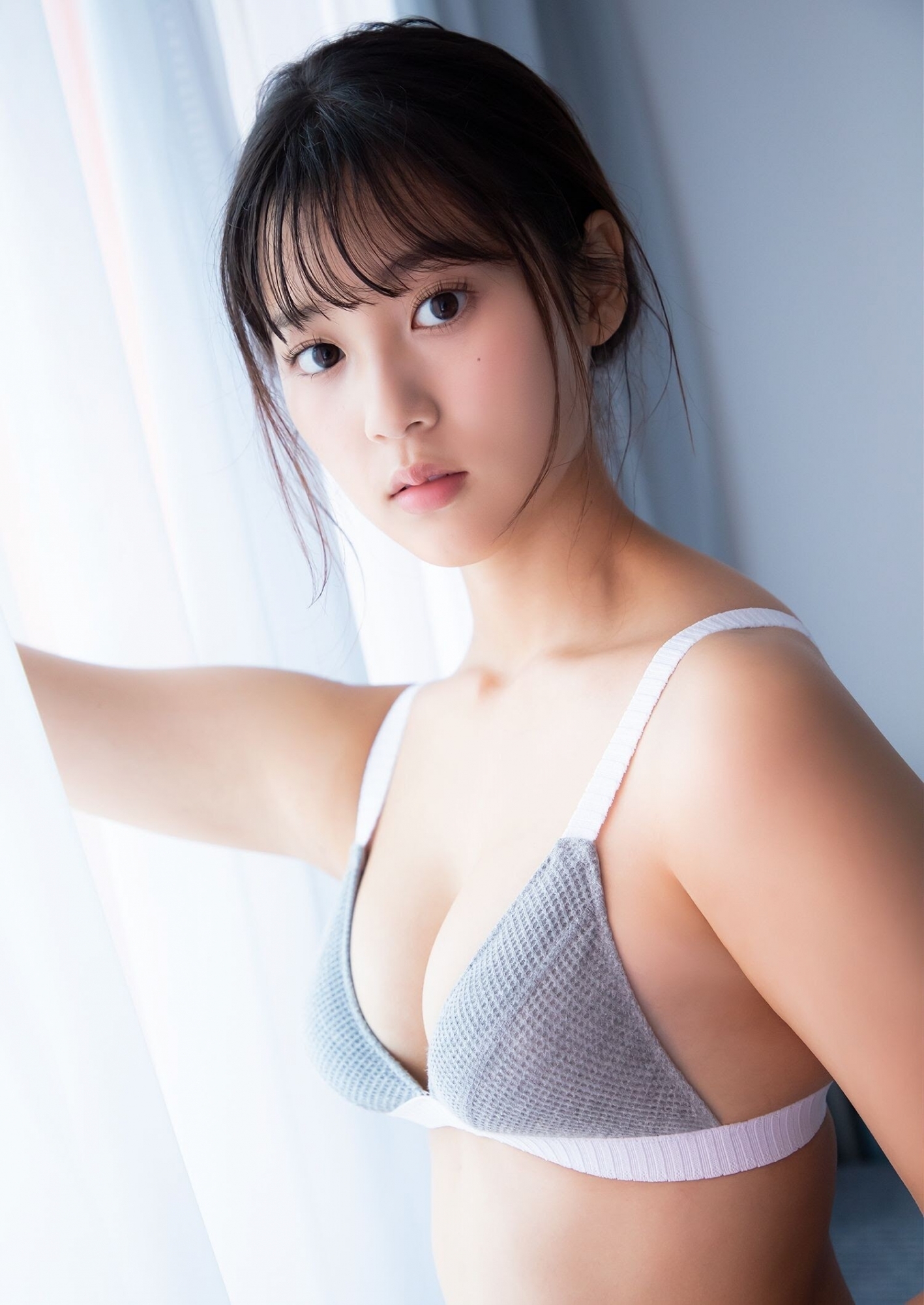 事实上，这个制服美少女的选拔，在日本已是家喻户晓的活动，女星泽尻英龙华、户田惠梨香、纱荣子等人也都曾参与过，相信以这位正妹的外貌实力，未来如果能留在艺能界（写真界）发展，一定也会有不错的成绩吧！