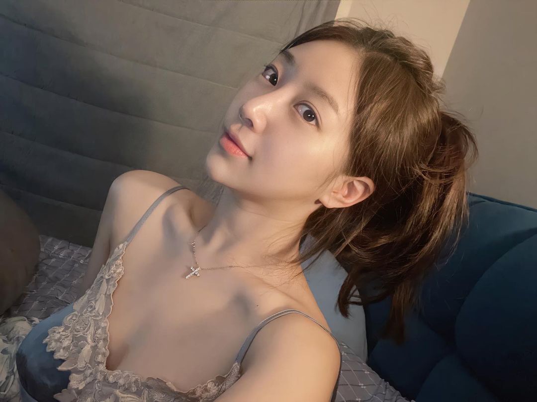 野生「火辣甜美正妹」超棒极品身材好犯规！饱满的傲人事业心太凶猛啦
