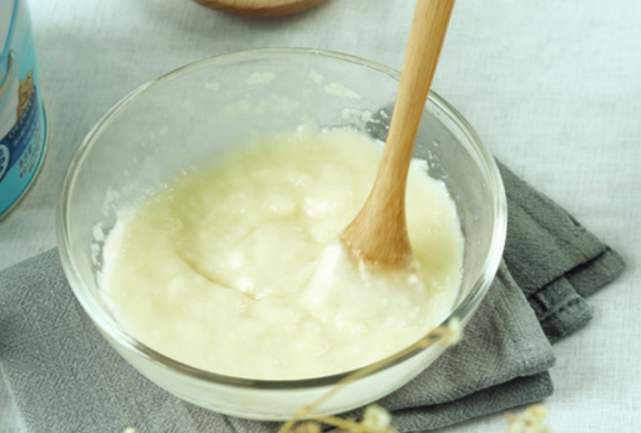 母乳不够吃又不吃奶粉的宝宝,能早点添加辅食吗？真不能急于求成