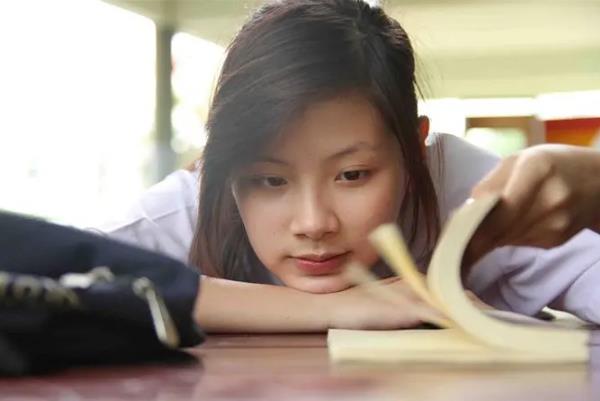 这个名字可能很多人不熟悉，毕竟平时大家都爱叫她小水，在《初恋那件小事》中饰演女主角小水，之后饰演的角色更是惊艳，越长越漂亮，身材气质也很绝。