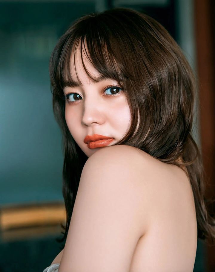 日本知名女星堀北真希妹妹 NANAMI 拍爆乳泳装透肤写真