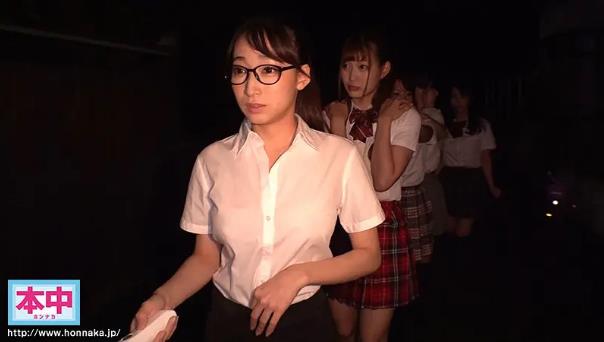 莲实克蕾儿出生于1991年，2012年便出道了，出道还是比较早的，莲实克蕾儿的优点是颜值高身材好，而且莲实克蕾儿的作品也是极具个人特点的，虽然平拍的是AV，但是莲实克蕾儿的演技还是受到了大家的一致表扬，在作品中莲实克蕾儿能把所饰演的角色该有的性格和心理活动都能很完美的表达出来，不像有些女优让人感觉一点都不真实。