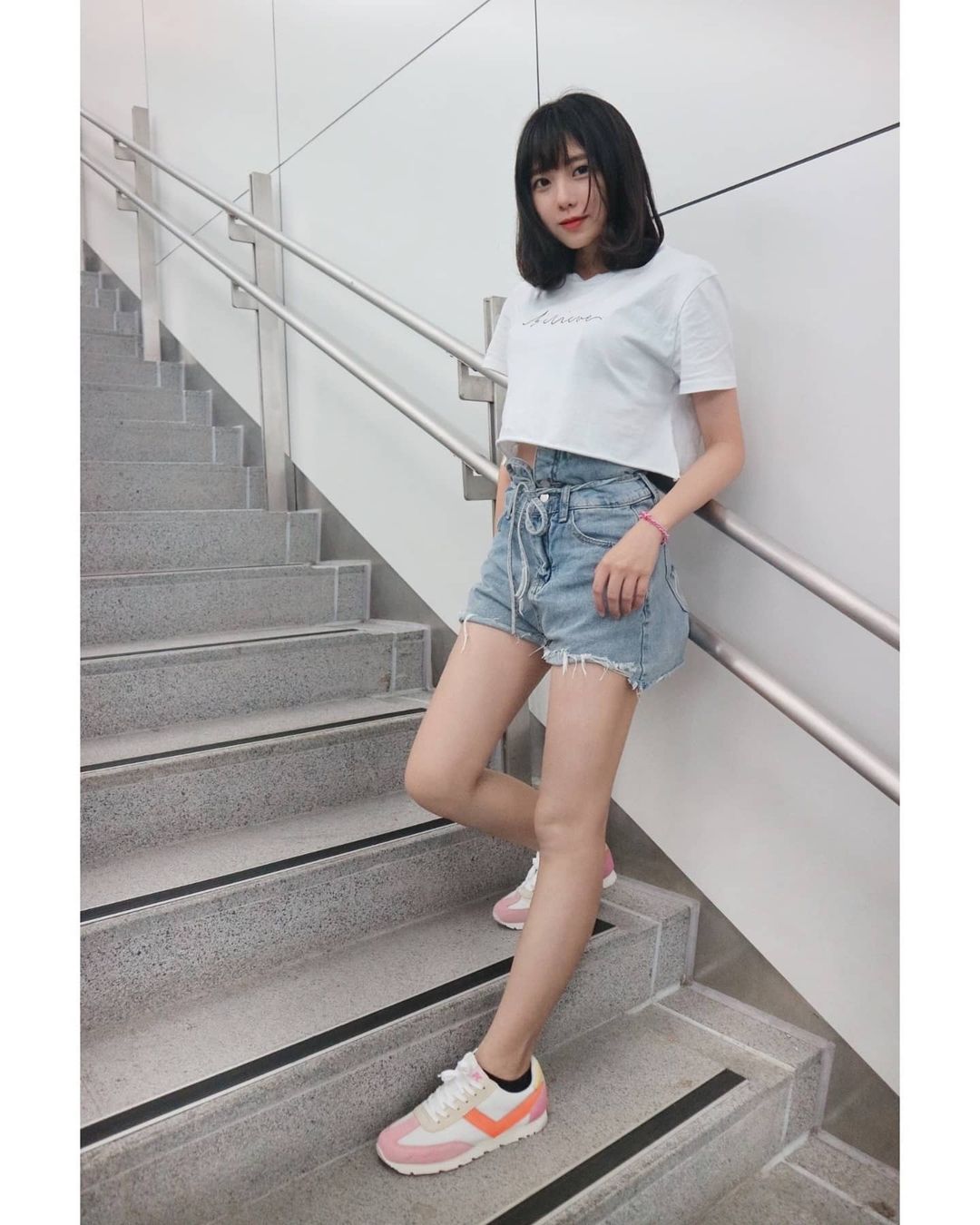 好清新！清大电机女神「阿倪」甜美神颜值让人恋爱,白皙美腿超迷人！