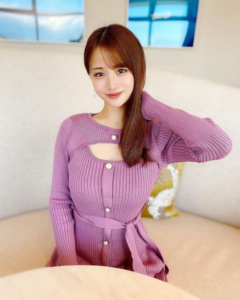 「うれしのちゃん」时常享用美食，平时也都会健身来锻炼曲线，欢迎大家去追踪她喔～～