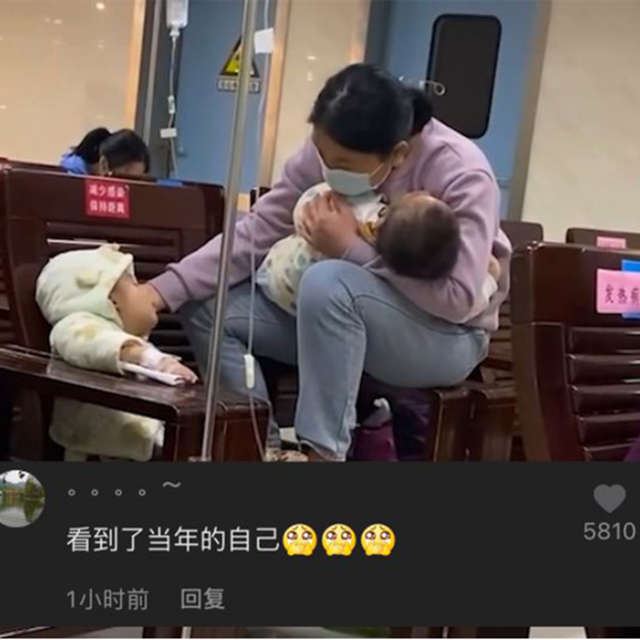 击垮一个母亲只需孩子一场病：俩娃同时生病,妈妈独自照顾引泪目