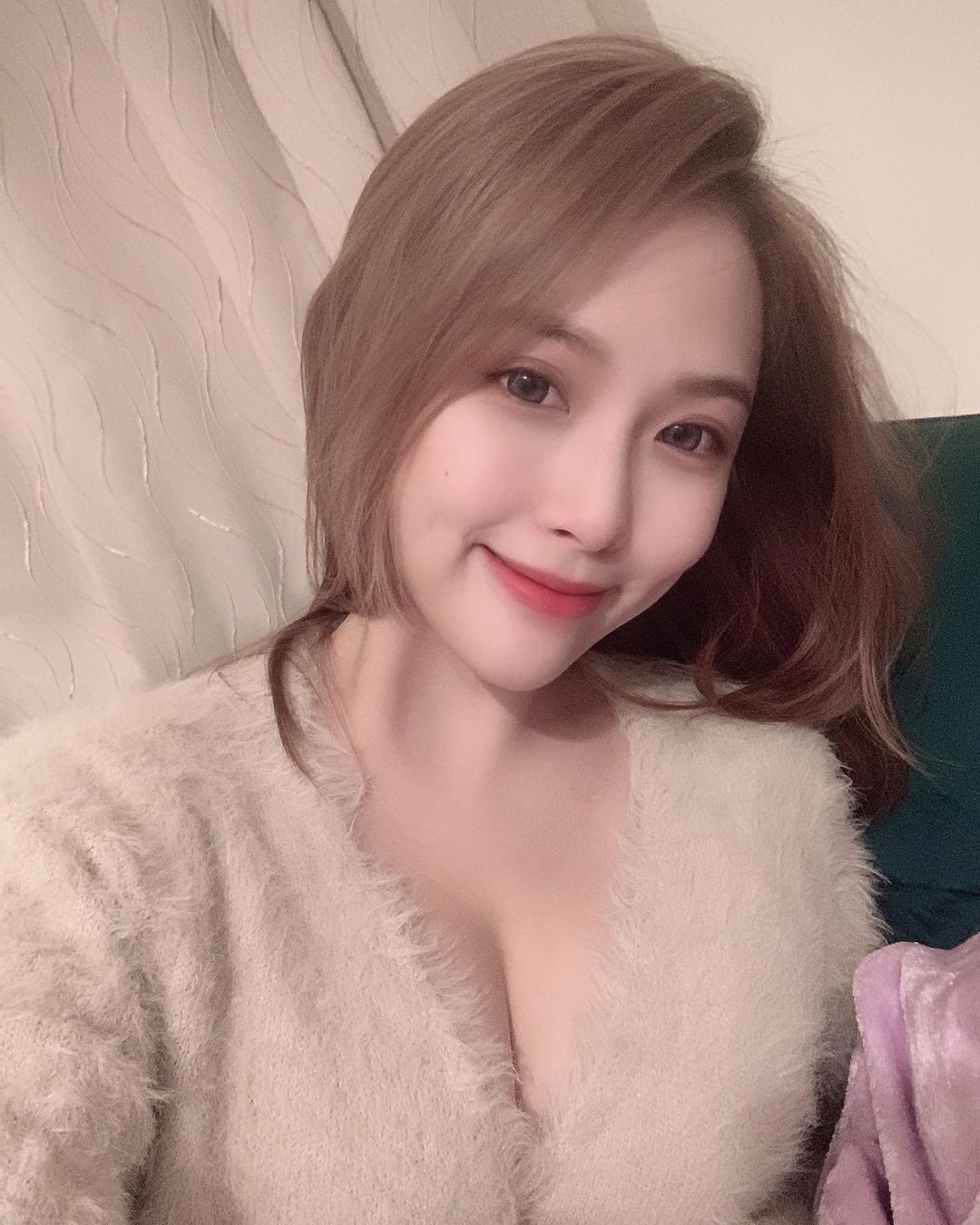 高颜值「超甜美正妹」傲人视角让人难以抵抗！