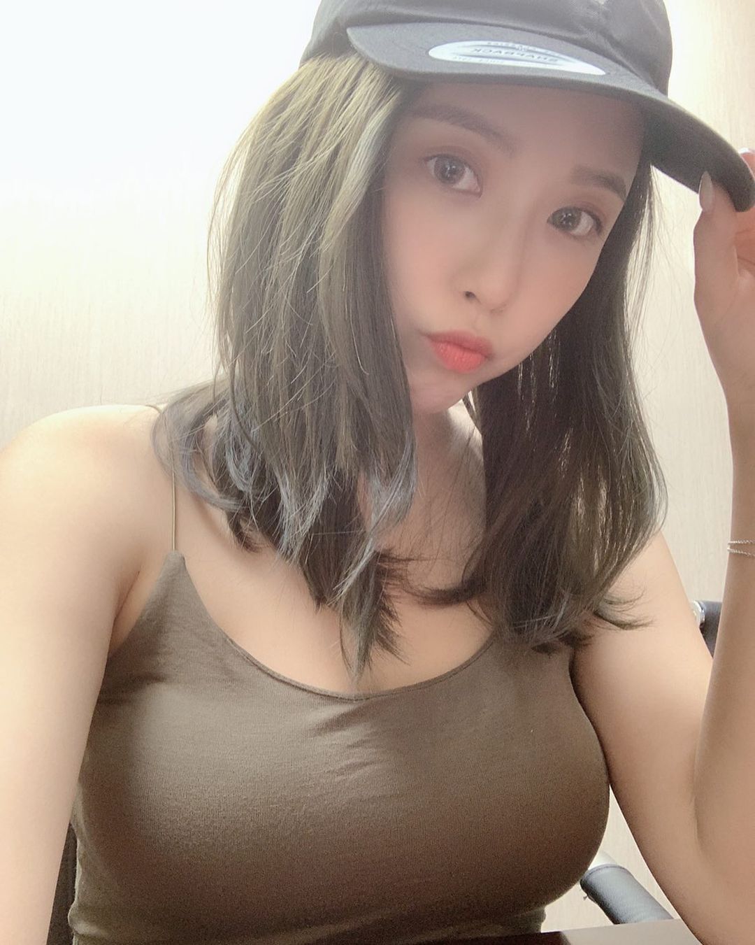 高颜值「超甜美正妹」傲人视角让人难以抵抗！