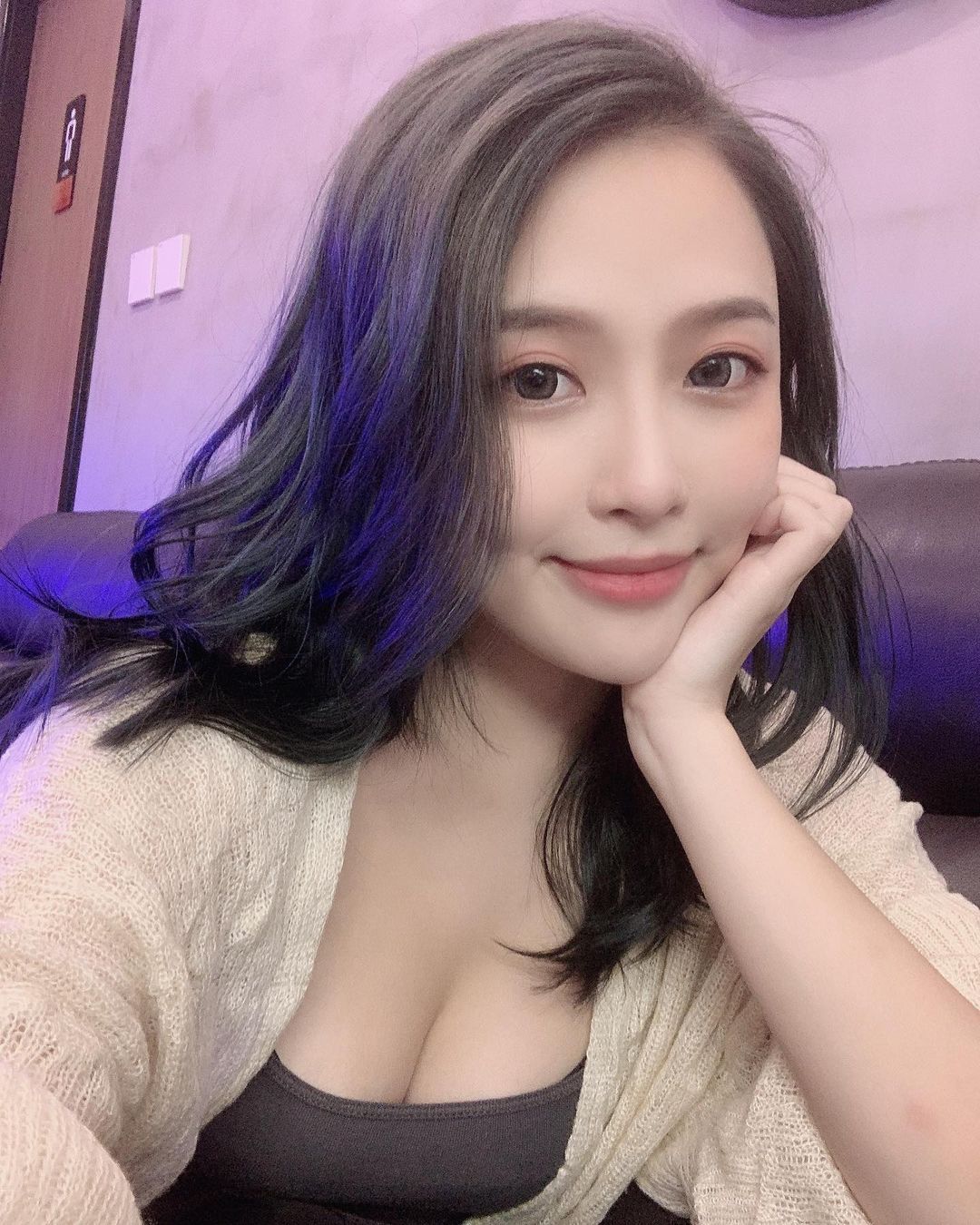 高颜值「超甜美正妹」傲人视角让人难以抵抗！