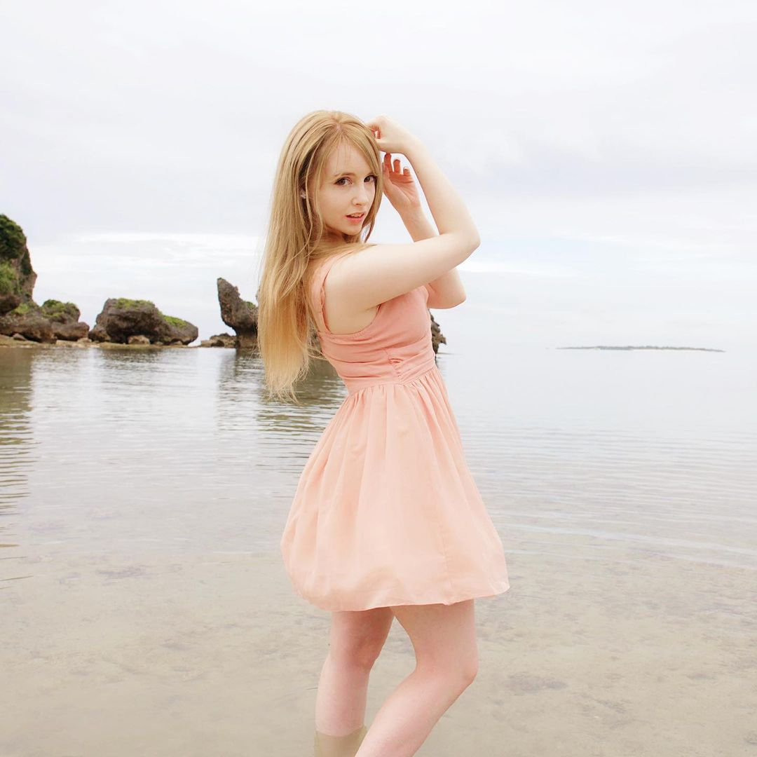《Gemma Louise》虽年纪轻轻，不过已经有了10几本写真集了！