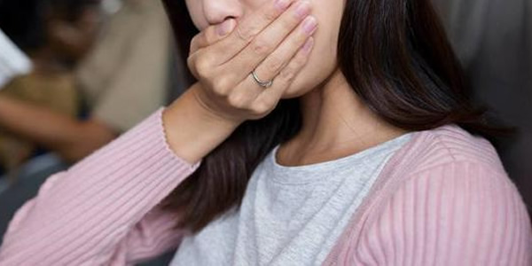 女性假性怀孕怎么导致的？具体表现有哪些？
