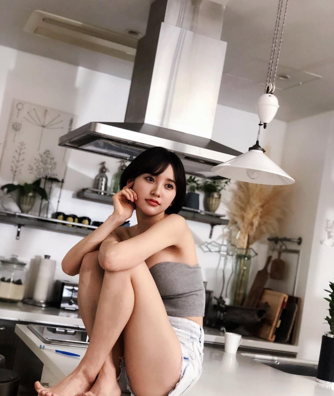 尽管复出之后儿玉遥曝光机会还不算太多，去年多专注在舞台剧演出，不过靠着她那匀称纤细的身材、不时露出的半球事业线，以及压倒性「纯真性感模样」，还是让她收到不少写真杂志拍摄邀约和演出机会，相信应该再过不了久，儿玉遥就又能重回一线地位！