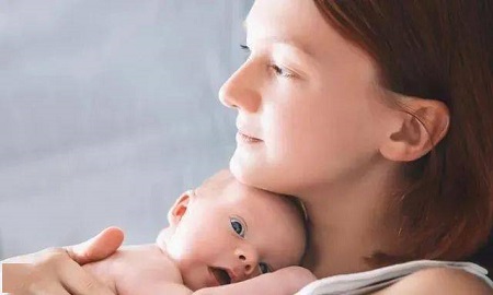 产后姨妈多久来是正常的？不是三个月也不是六个月